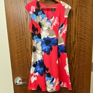 VINCE Camuto pink floral v‎ neck fit and flare midi dress